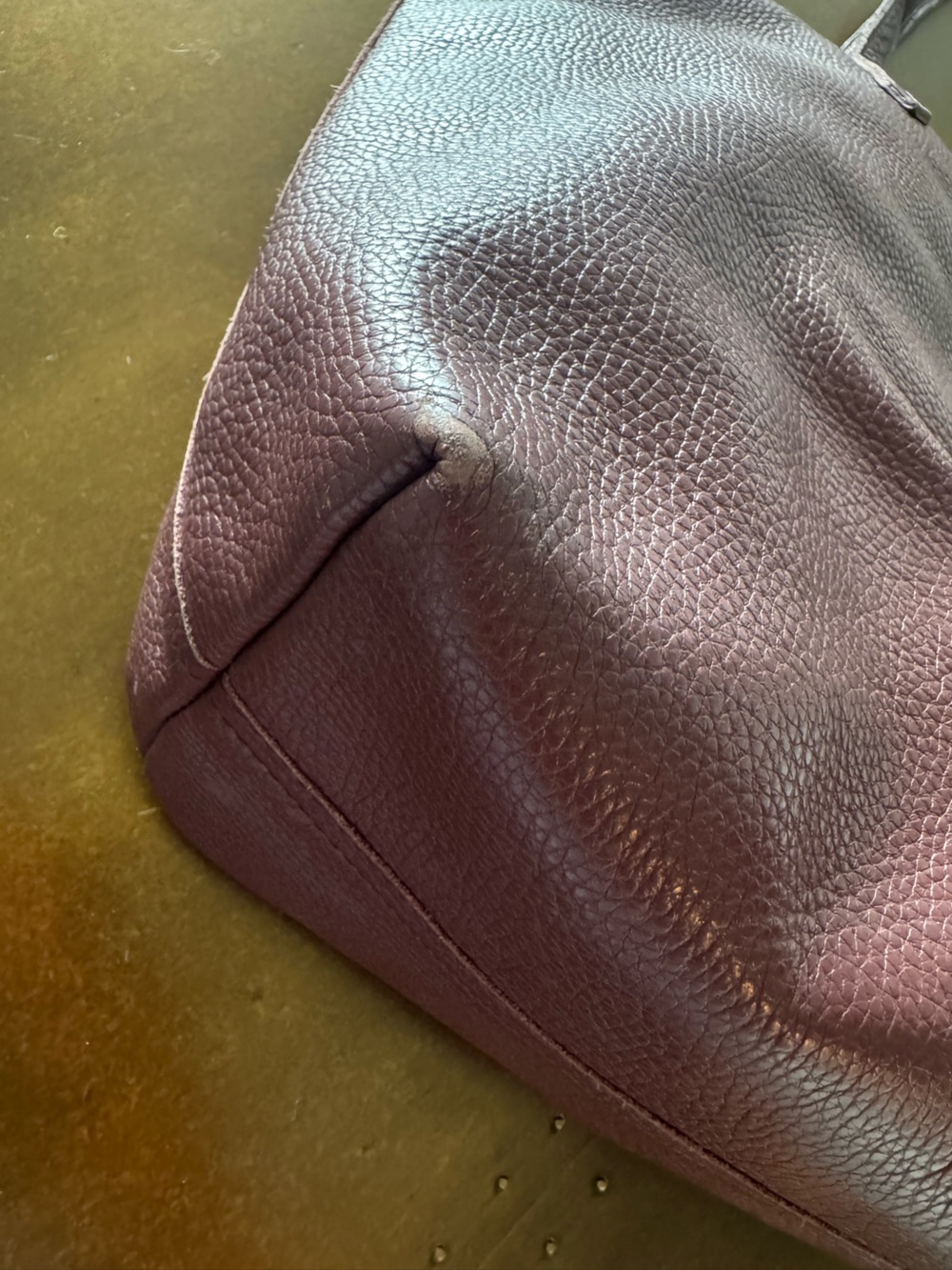 Cuyana Classic Leather Zipper Tote - Burgundy Leather - Picture 3 of 8